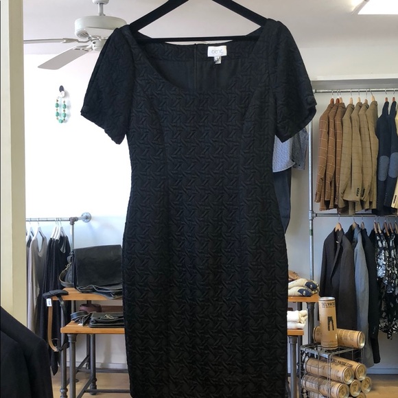 Woman’s dress - Picture 1 of 4